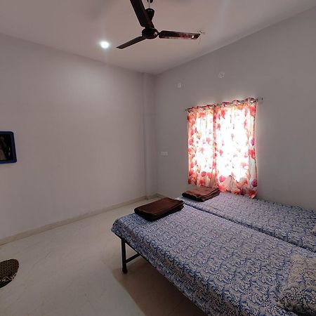 Hotel Aadishkti Bhakt Nivas Tuljapur Exterior foto