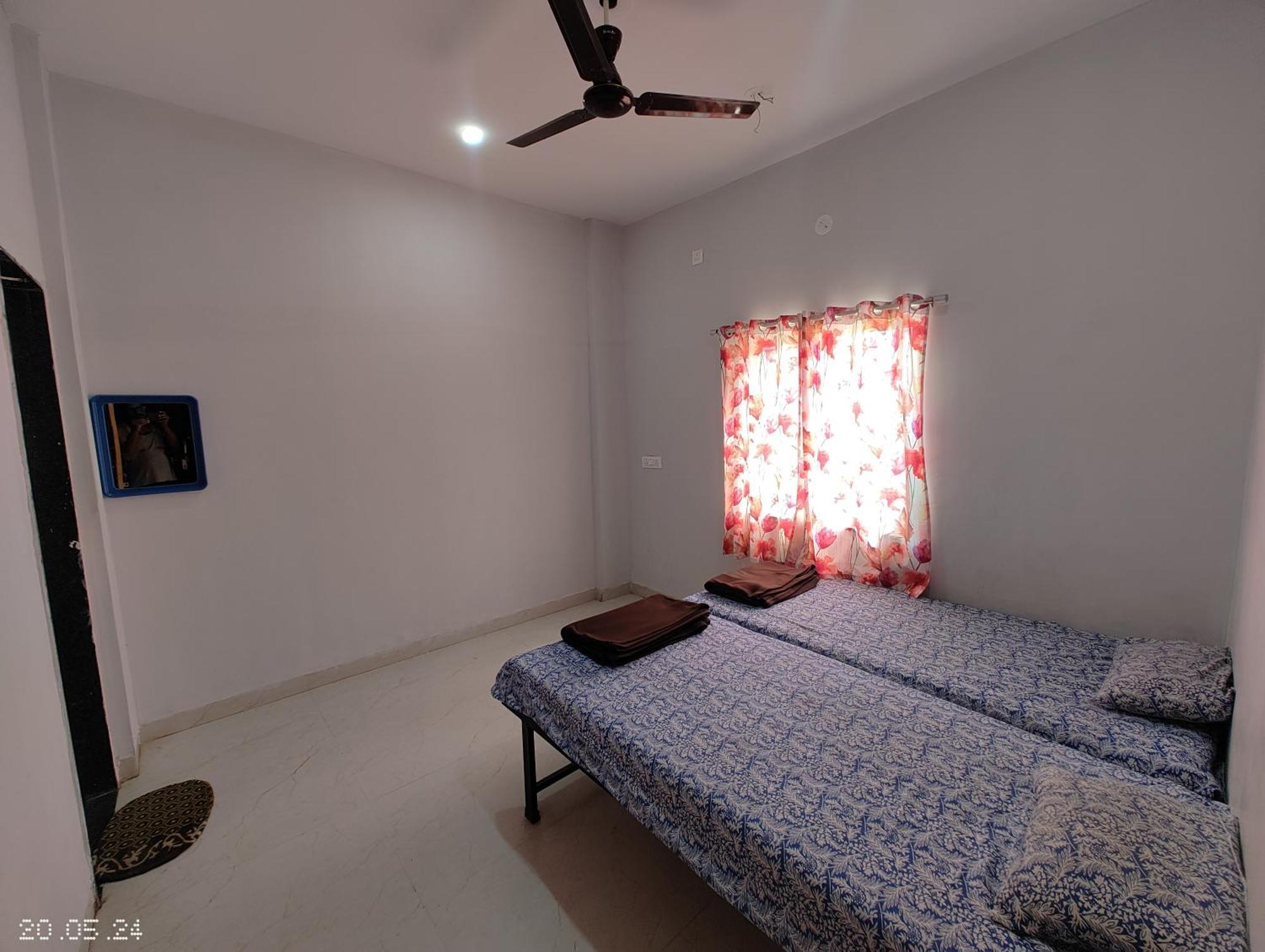 Hotel Aadishkti Bhakt Nivas Tuljapur Exterior foto
